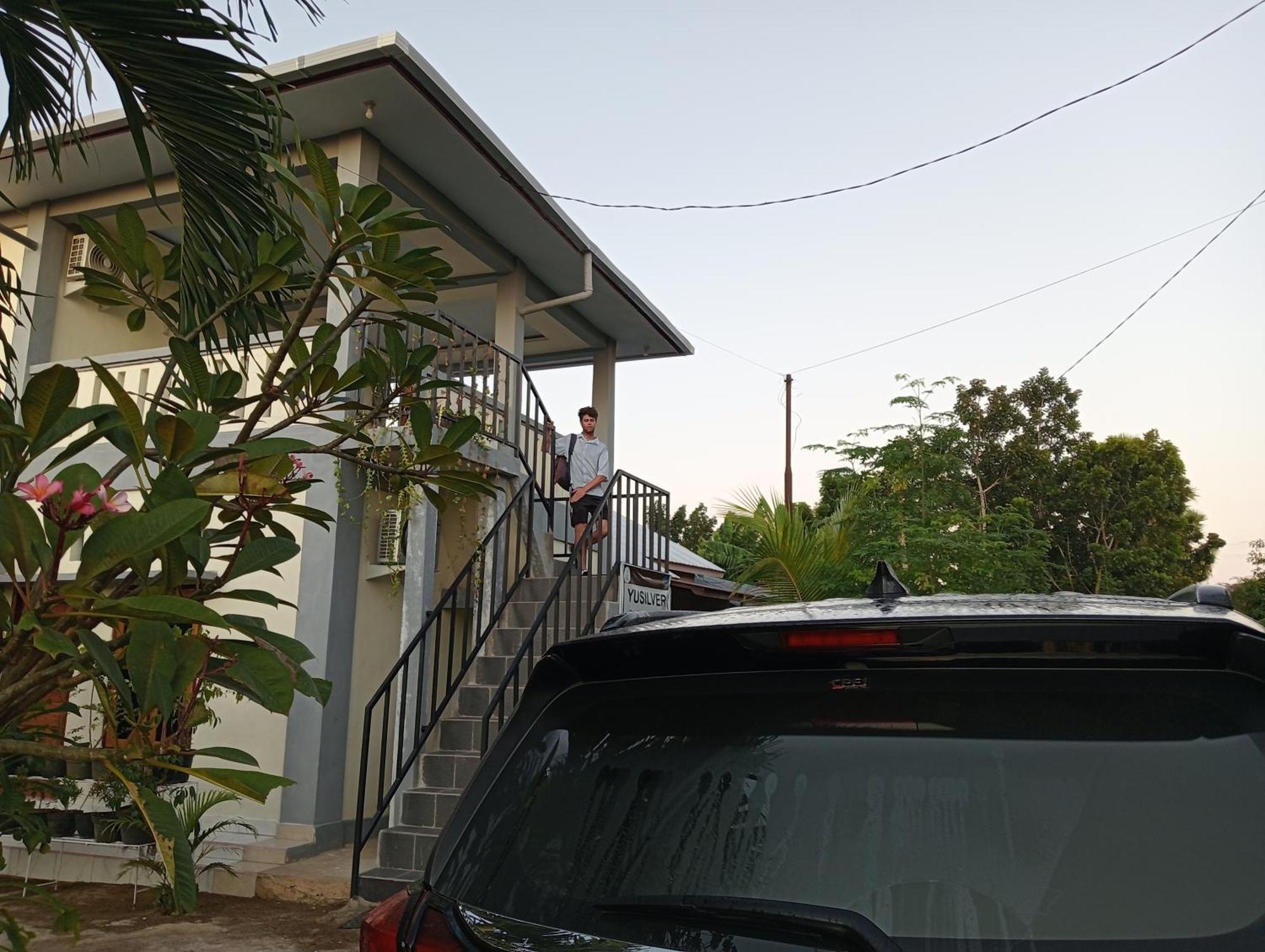 Yusilver Guest House Labuan Bajo Exterior photo
