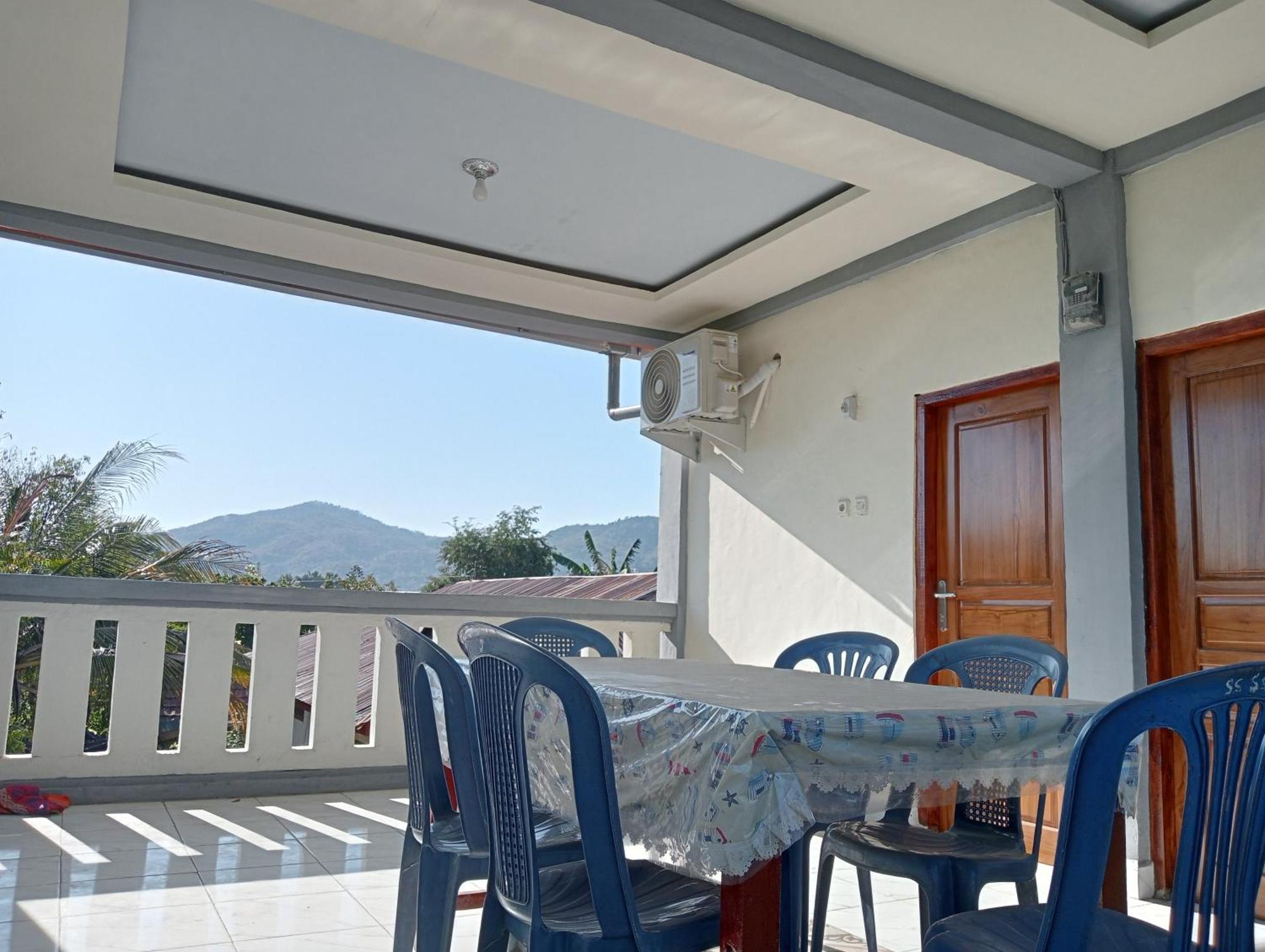 Yusilver Guest House Labuan Bajo Room photo